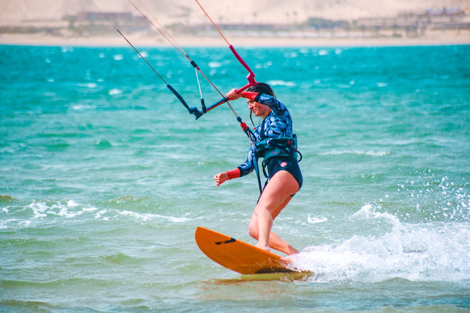 Kitesurf strapless sur planche directionnelle à Dakhla