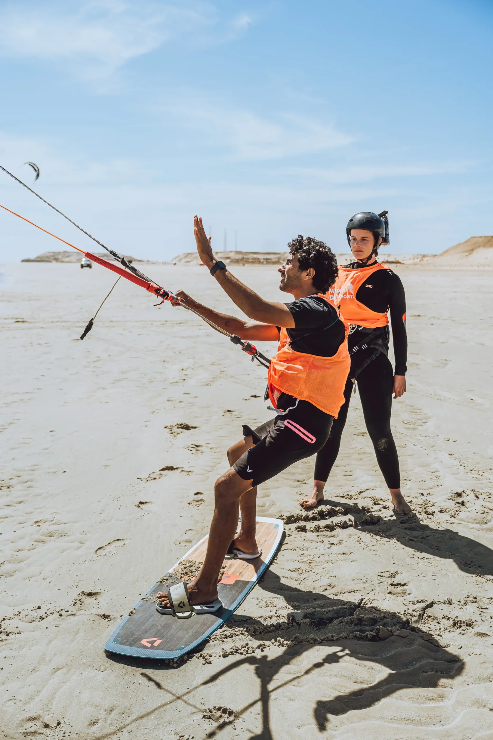 Cours de kitesurf à Dakhla – simulation sur la plage avec conseils et astuces du moniteur