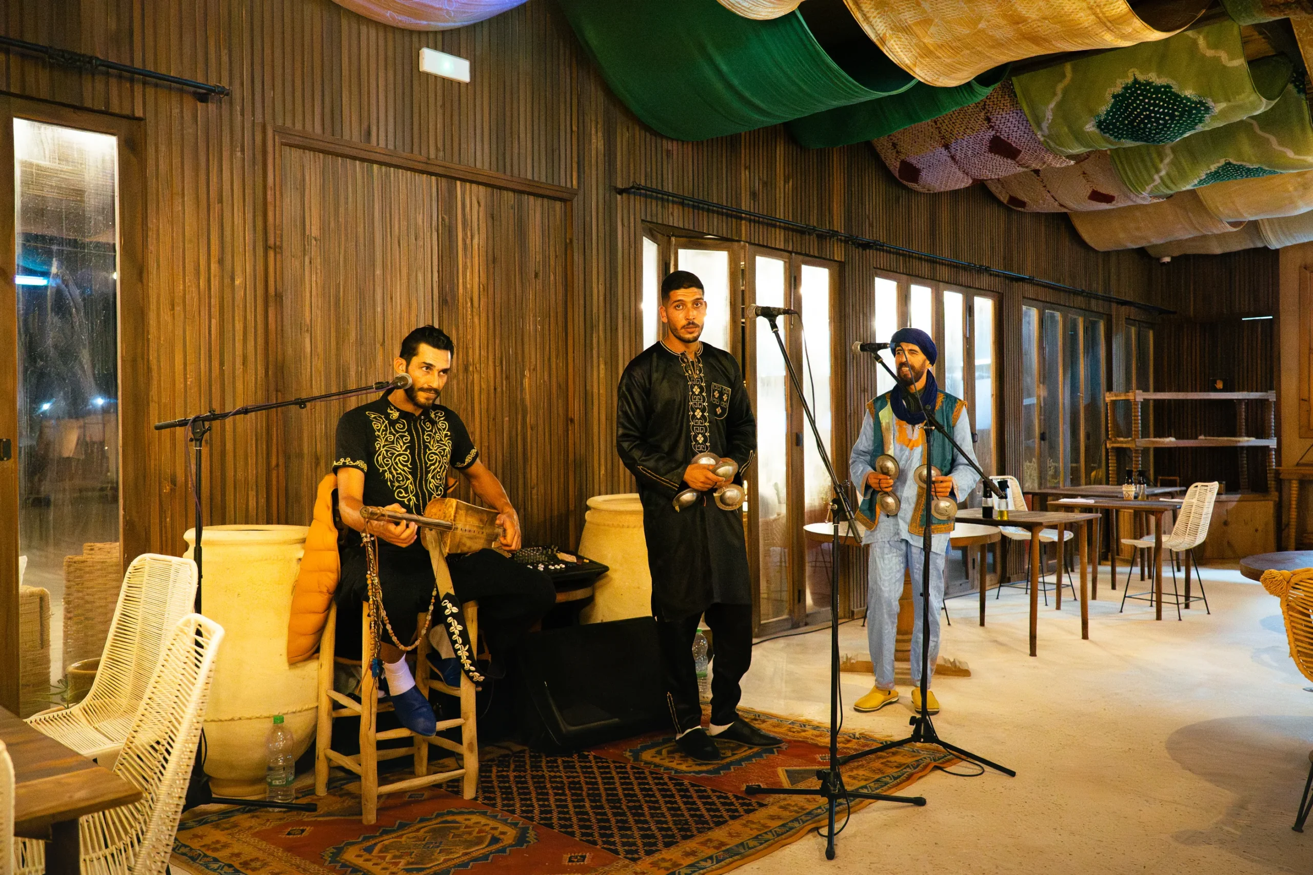 Musiciens Gnaoua lors d’une soirée marocaine à l’hôtel MIA à Dakhla – Wingfoil Dakhla expérience